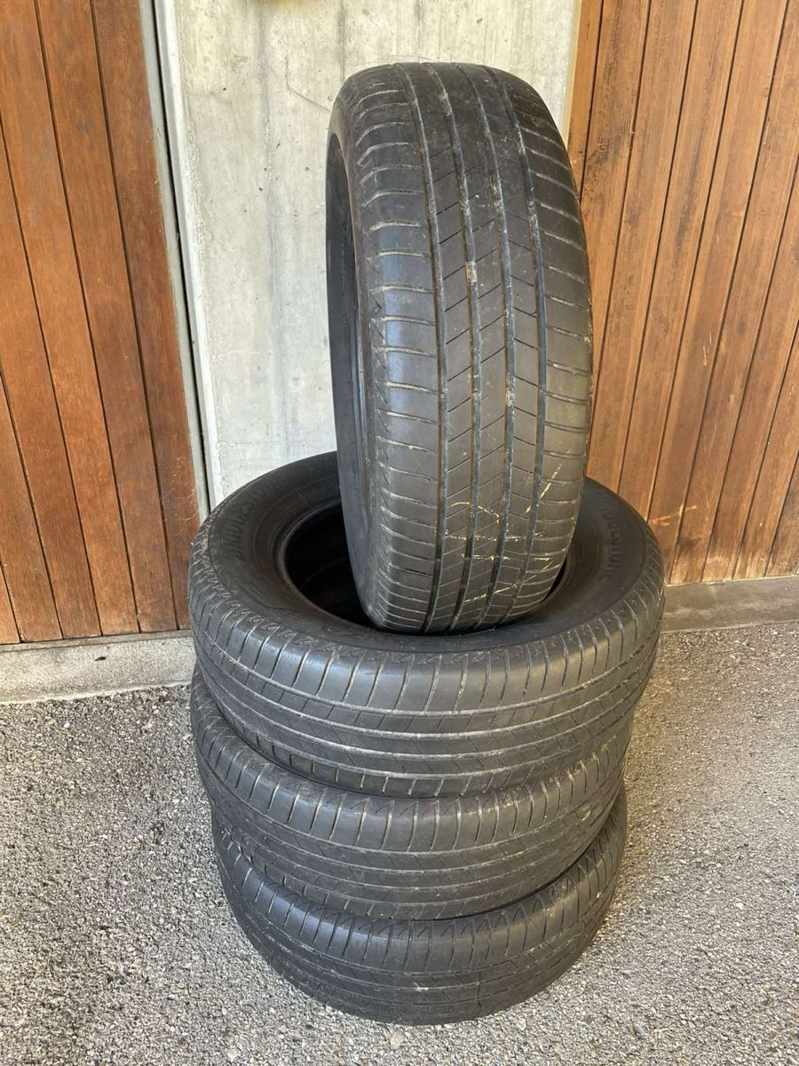 Pneus & Kompletträder: Bridgestone 215/65R16 – Gebraucht aus Grosswangen von her_59rt 1
