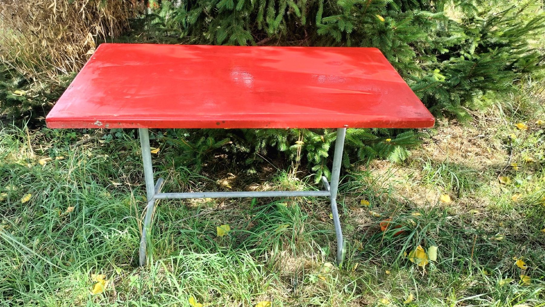 Tavoli: Klapptisch rot mit Metallgestell gebraucht</div> – Usato da Binningen venduto da baselboy01
