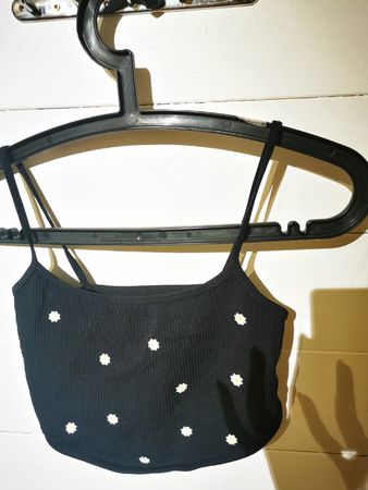 Bershka Top, Schwarz mit Gänseblümchen, Gr. S, Sommer