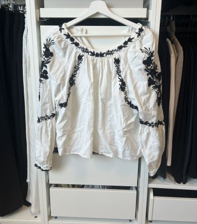 Zara Bluse mit Stickerei