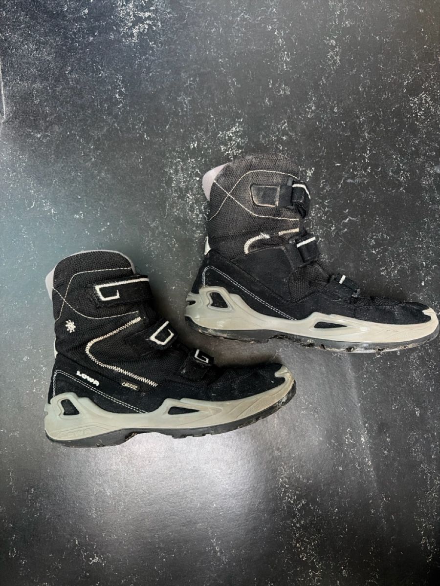 Lowa Herrenschuhe: Lowa Winterschuh Grösse 39 schwarz – Gebraucht aus Wettingen von knamel 1
