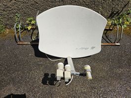 Parabole satellite avec 3 têtes LNB Visiosat.