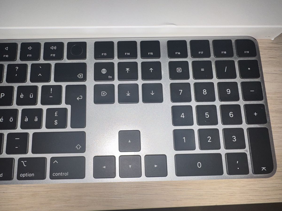 Apple Tastiere: Apple magic keyboard black with touch ID brandnew – Nuovo (secondo la descrizione) da Reinach BL venduto da joannis53 3