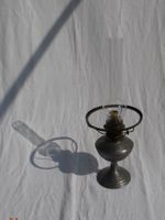 antike Petrol Lampe mit Glaszylinder
