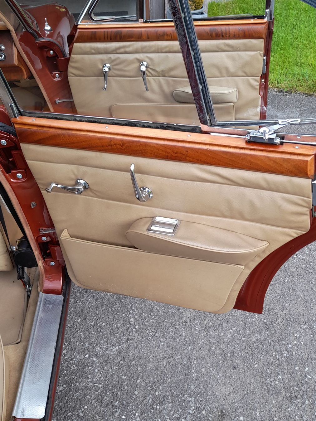 Daimler Automobili: Jaguar - Daimler V8 Oldtimer – Usato da weggis venduto da Minusio12 3