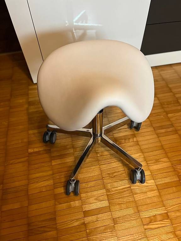 Hocker: Stuhl - Ergonomischer Hocker (neu) – Gebraucht aus Horgen von PremiumSales 2