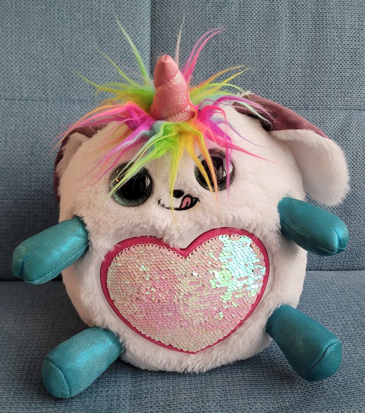 Jouets: Plüsch Rainbocorns – D'occasion à Sevelen par Motchi