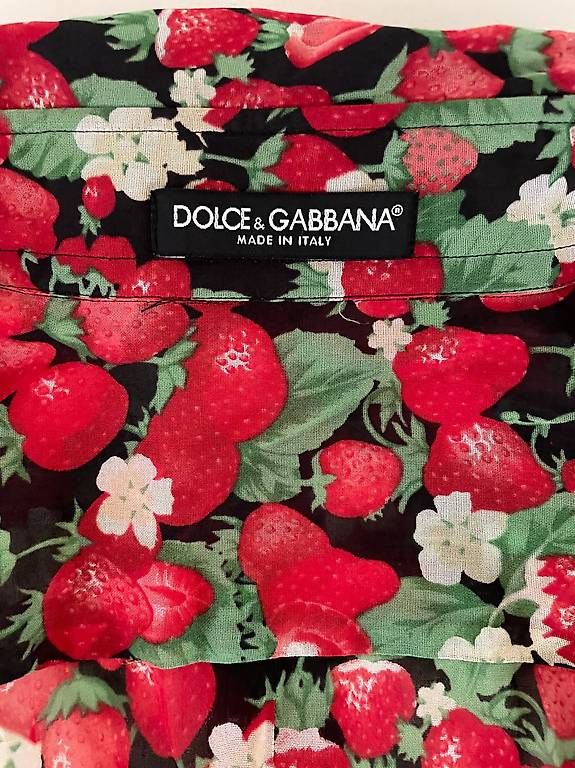 Camicette: Dolce & Gabbana Bluse mit Erdbeer-Print  – Usato da Häfelfingen venduto da JeremiasR 1