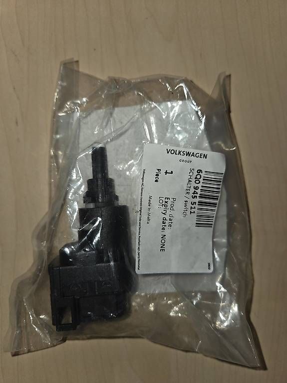 Tutti pezzi di ricambio auto: Bremslichtschalter 6Q0 945 511 – Usato da Kriens venduto da dav_6jgv