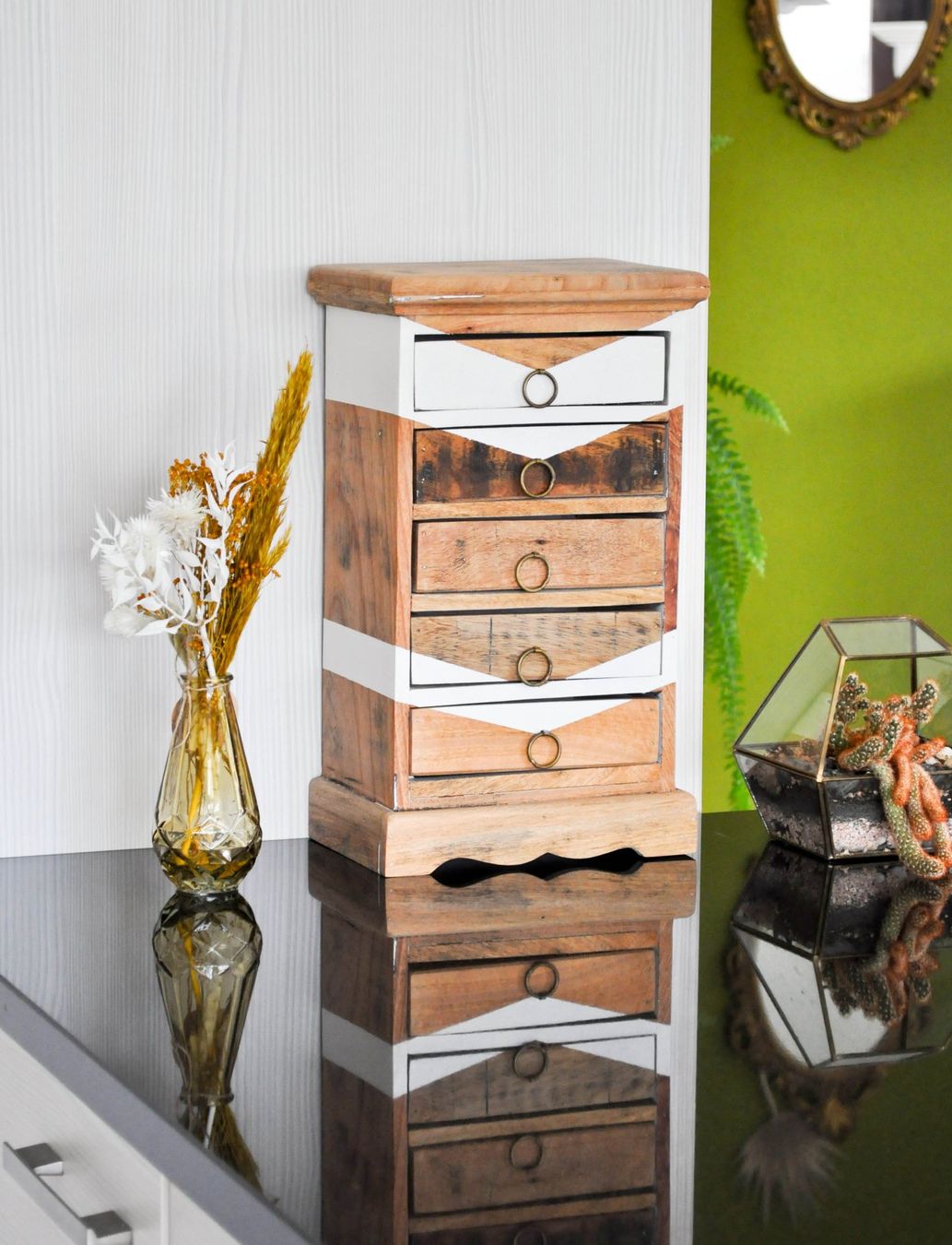 Tavoli da trucco: Joli meuble design de rangement, petite commode moderne – Usato da La Tour-de-Treme venduto da Noura-Noam 4