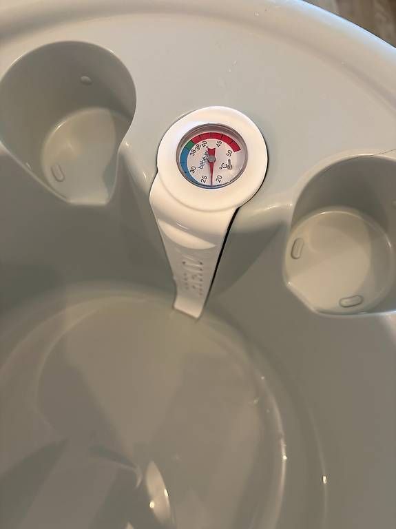 Vasche da bagno: Baignoire bébé avec pied et thermomètre intégré – Usato da La Tour-de-Peilz venduto da johnowen9 3