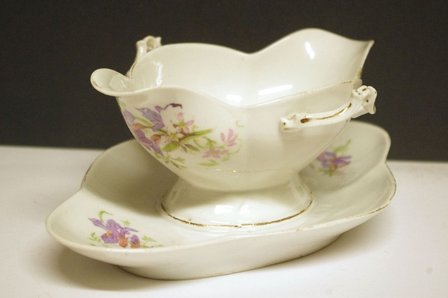 Coupes: Jugendstil Sauciere mit Liliendekor – D'occasion à Meggen par Brockitare 2
