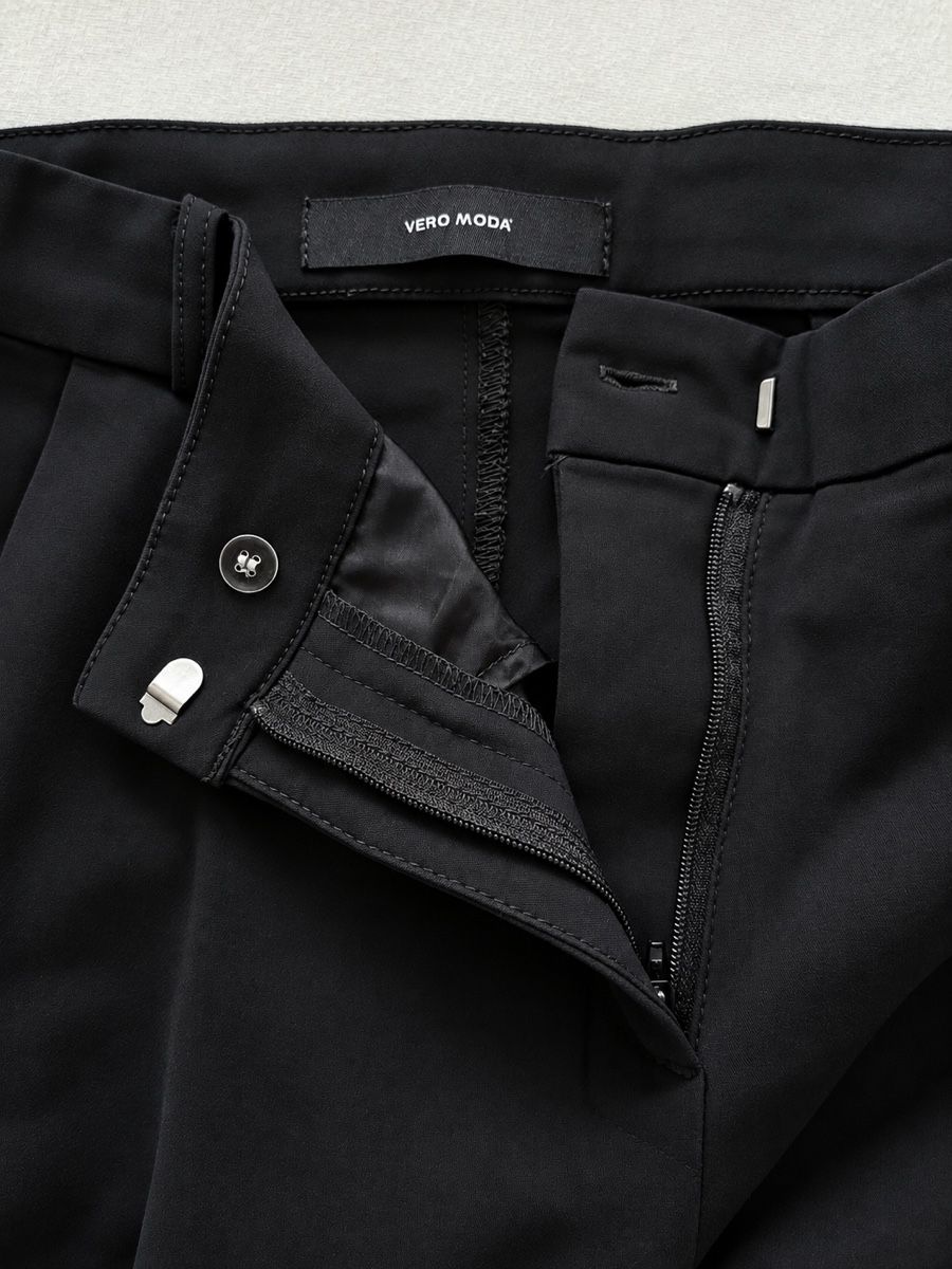 Vero Moda Hosen: schöne schwarze Stoffhose – Gebraucht aus Zürich von krisiquak12 2