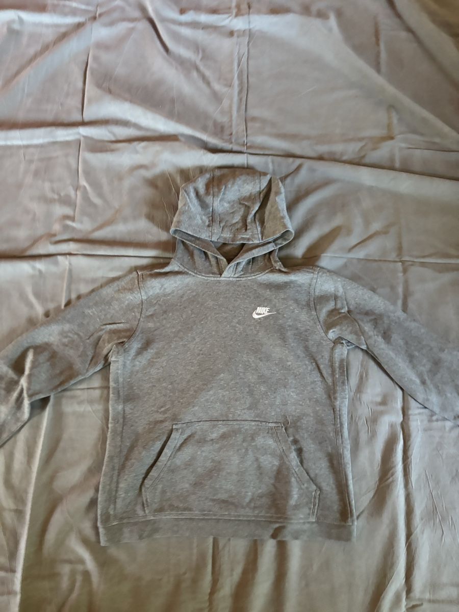 Nike Maglioni & Felpe: Nike Kinder Pullover / Grau  – Usato da Solothurn venduto da sonnenscheiin11