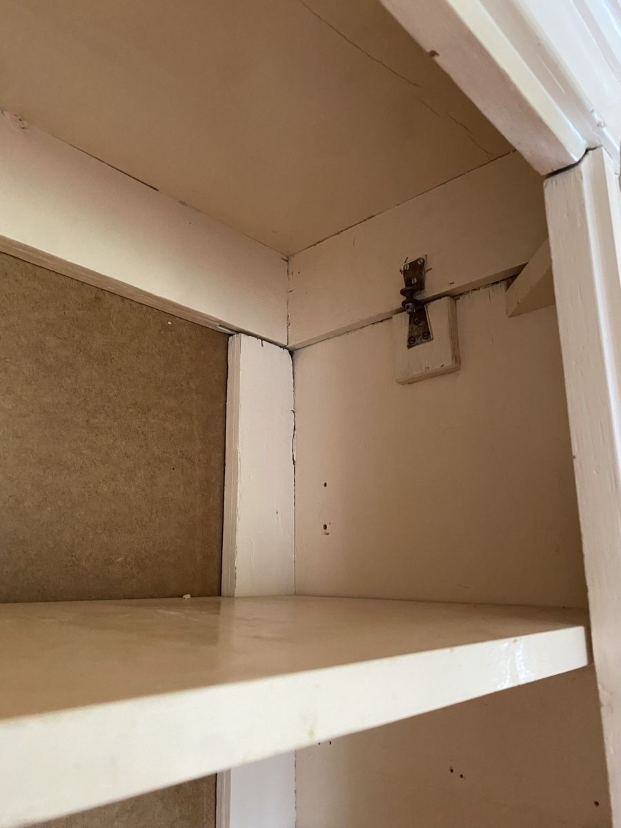 Armadi: Älterer Massivholzschrank – Usato da Au ZH venduto da seraphine02 4