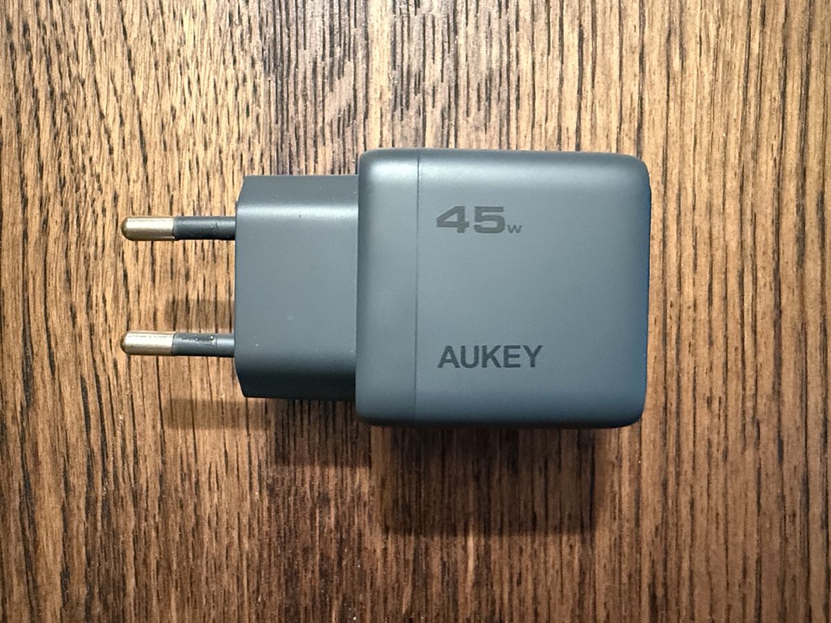 Aukey Caricabatterie: Aukey Comet 45W USB-C neuwertig grau – Nuovo (secondo la descrizione) da Luzern venduto da Roeschuko 1