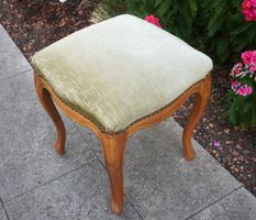 Kleiner Antiker Hocker im Louis XV Stil ca 70er Jahre MA368