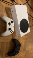 Xbox Series S mit 2 Controllern