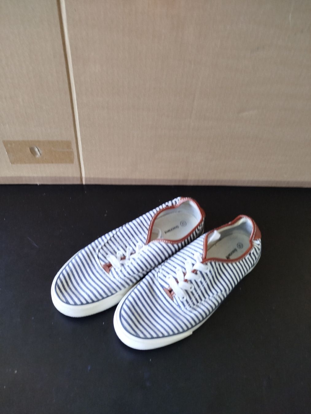 Graceland Chaussures femmes: Turnschuhe gestreift Grösse 40 gebraucht – D'occasion à Rümlang par kpw_t955