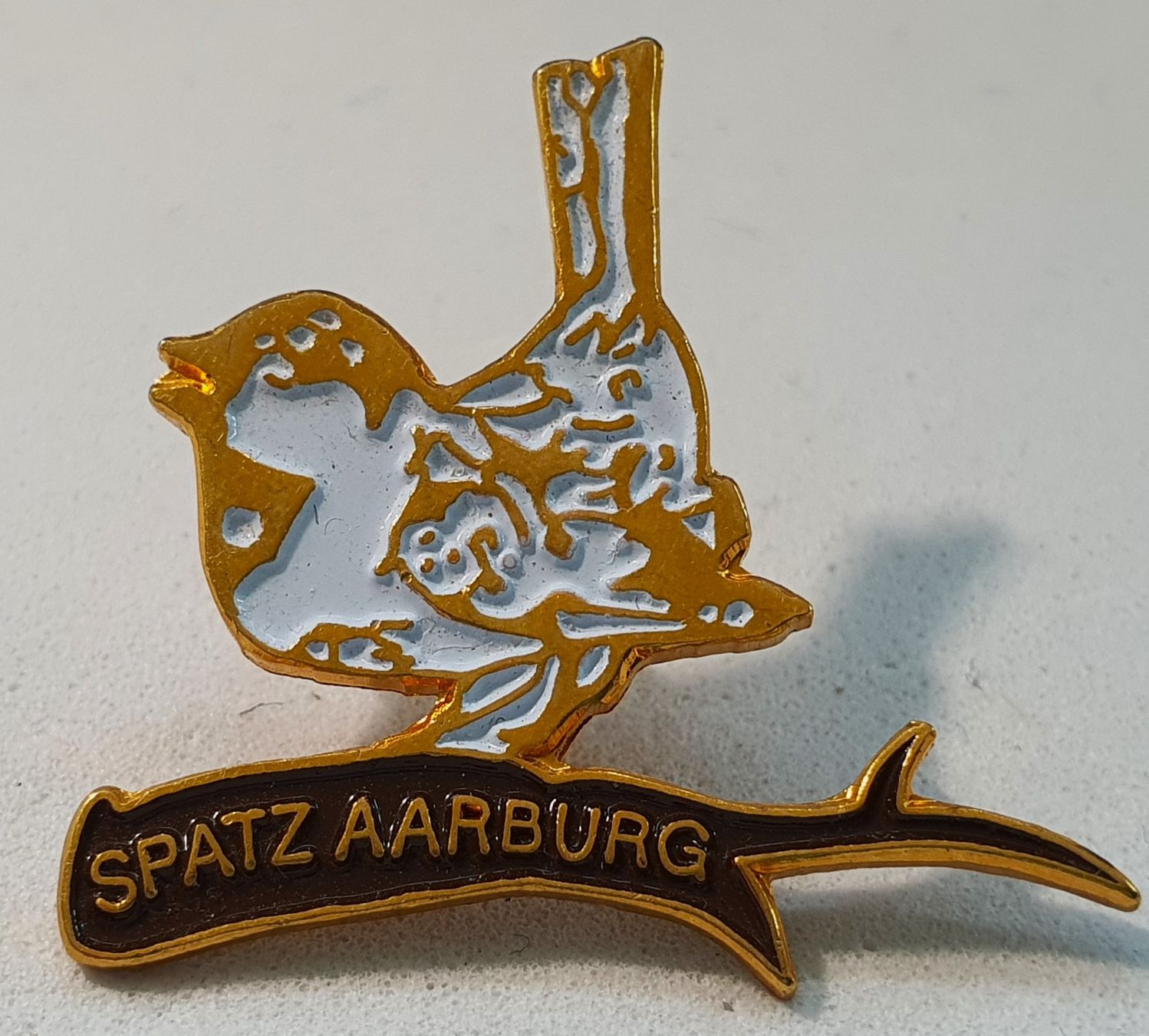 Placchette & Badge: Z897 - Pin Vogel SPATZ AARBURG – Usato da Reinach BL venduto da Boston-Verkauf
