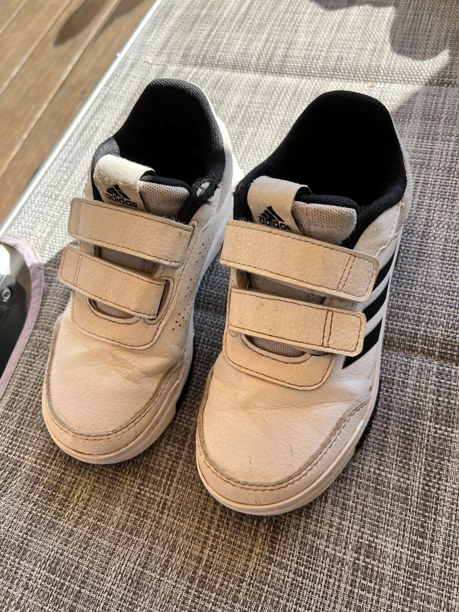 Adidas Chaussures garçon: Gebrauchte Adidas Turnschuhe  – D'occasion à Wettingen par epe_9vbf 6
