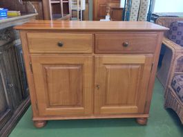Kommode Holz in warmen Braunton
