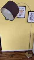 Bogenlampe, mit Stoffschirm braun
