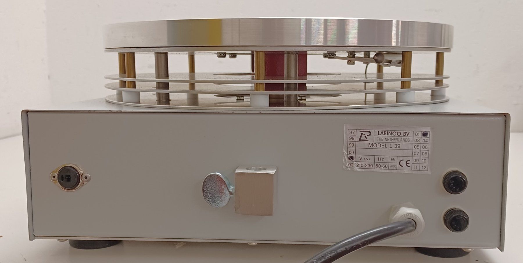 Accessori da laboratorio: Labinco BV Model L 39 Heavy duty stirrer/heater – Usato da Niederdorf venduto da LeptonAG_Labor 3