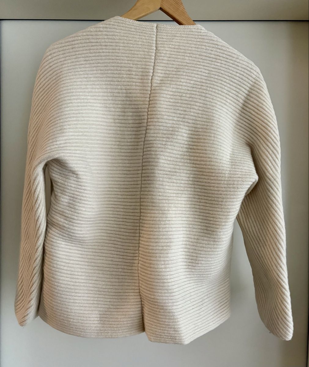 Maglioni & Felpe: Wool Oversized V-Neck Sweater - Perfect for Autumn – Usato da Zürich venduto da ron_t88f 1
