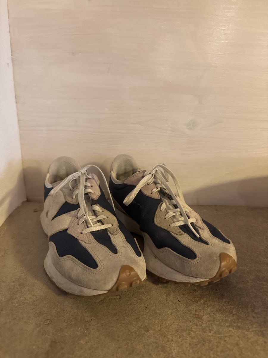 New Balance Chaussures femmes: new balance 327 grösse 40 – D'occasion à Bottmingen par schockokuchen