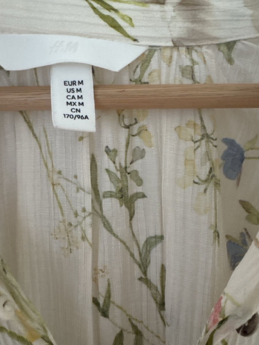 H&M Kleider: Kleid geblümt von H&M – Gebraucht aus Arni AG von goforluxery 1