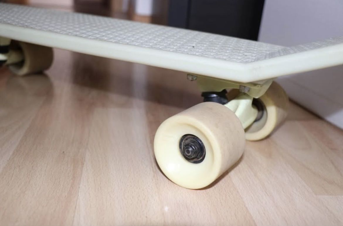 Globe Skateboards: Skateboard Globe Bantam Glow in the Dark – Usato da Lausanne venduto da hen_p2mh 2