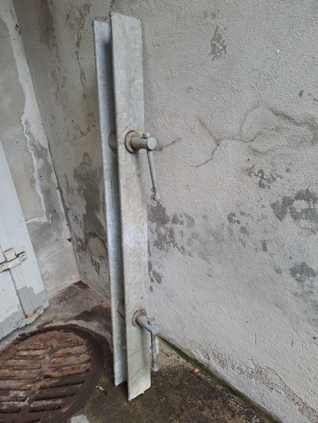 Porte: Absperrbalken für Bunkertüren – Usato da St.Gallen venduto da Infanteriewerk 2