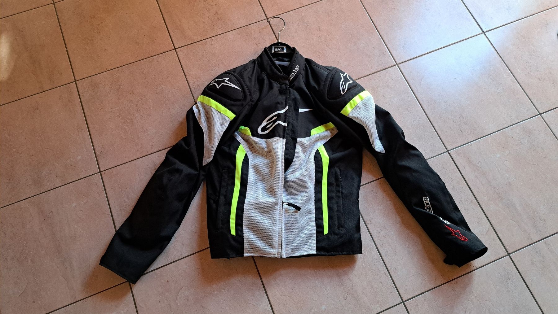 Alpinestars Giacche: Alpinestars T-GP PLUS R v2 AIR – Usato da Vernier venduto da Glloq02