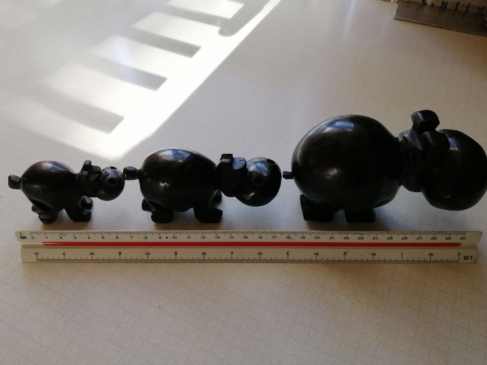 Statuette: Art, artisanat Afrique, 3 hypopotames – Usato da Lausanne venduto da Jdelta 3
