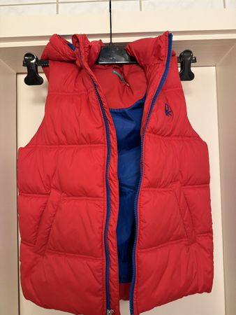 Rote Benetton Kinderweste, Grösse 140, super für den Winter