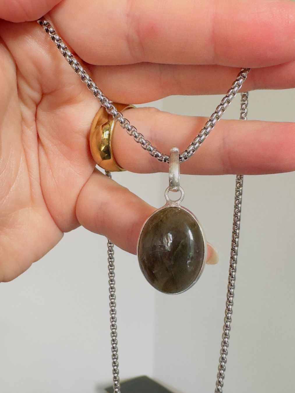 Ketten: Fashionable labradorite necklace – Neu und originalverpackt aus Genève von AGBERG 4