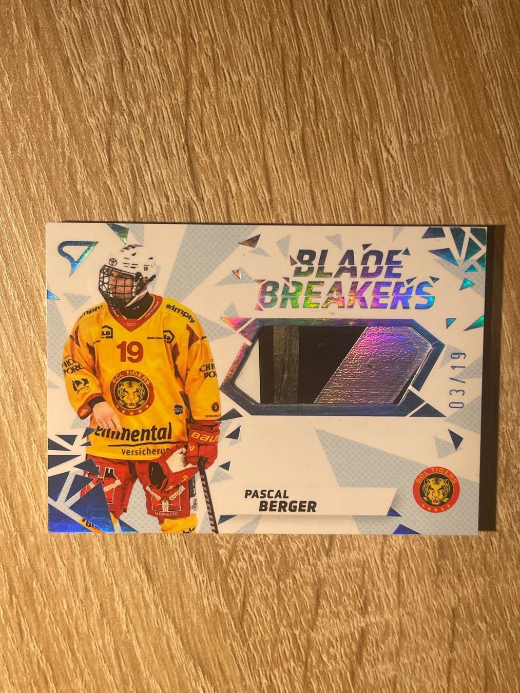 Sportzoo Carte collezionabili: Blade Breakers Pascal Berger SCL Tigers 03/19 – Usato da Thun venduto da Suomitiger