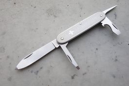 Victorinox Technician Old Cross Sackmesser