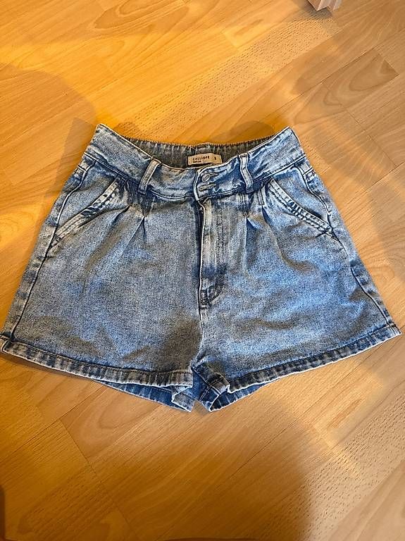 Jeans: Kurze Jeans-Shorts – Neu und originalverpackt aus Münchenstein von janinekev