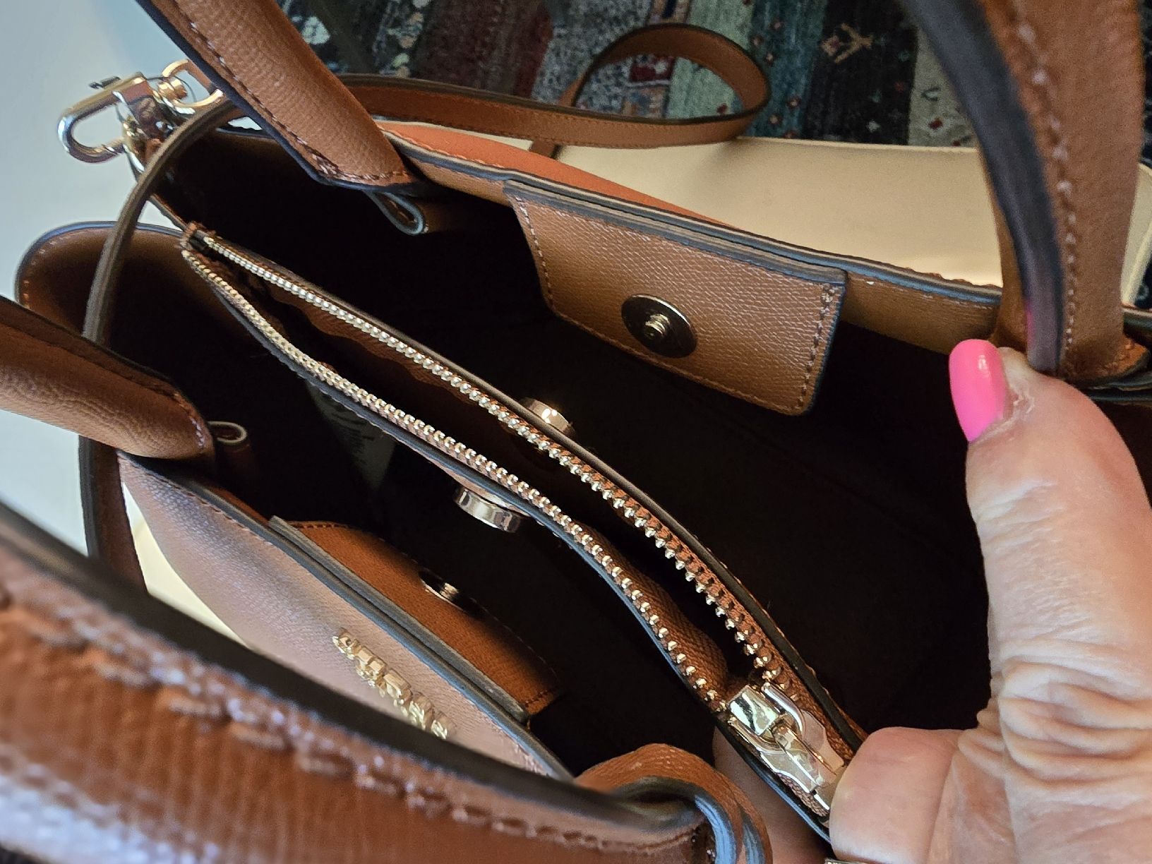 Guess Borse da donna: Magnifique sac GUESS comme neuf – Nuovo (secondo la descrizione) da Crassier venduto da Mimikaki 4