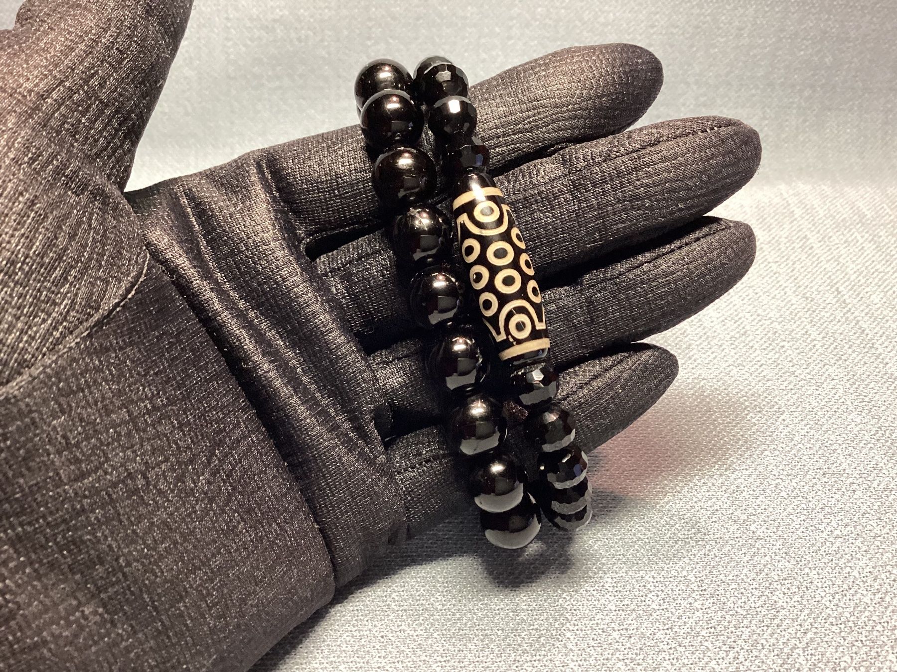 Bracelets: Edelstein Armbänder: Schwarzer Spinell mit Dzi-Stein – Neuf avec emballage d'origine à Laax GR par Kiki-Kingdom2 1