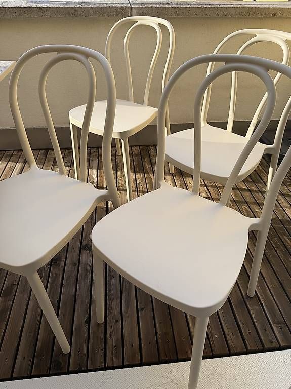 Set di tavolo e panche: Tisch und 4 Stapelbarer Gartenstuhl – Usato da Zürich venduto da TataG 2