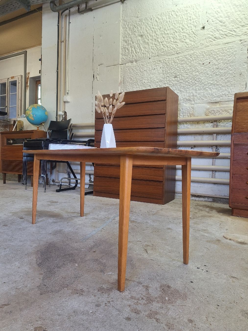 Tische: Antiker Couchtisch, Nussbaum, Vintage – Gebraucht aus Urtenen-Schönbühl von Atelier21_bern 3