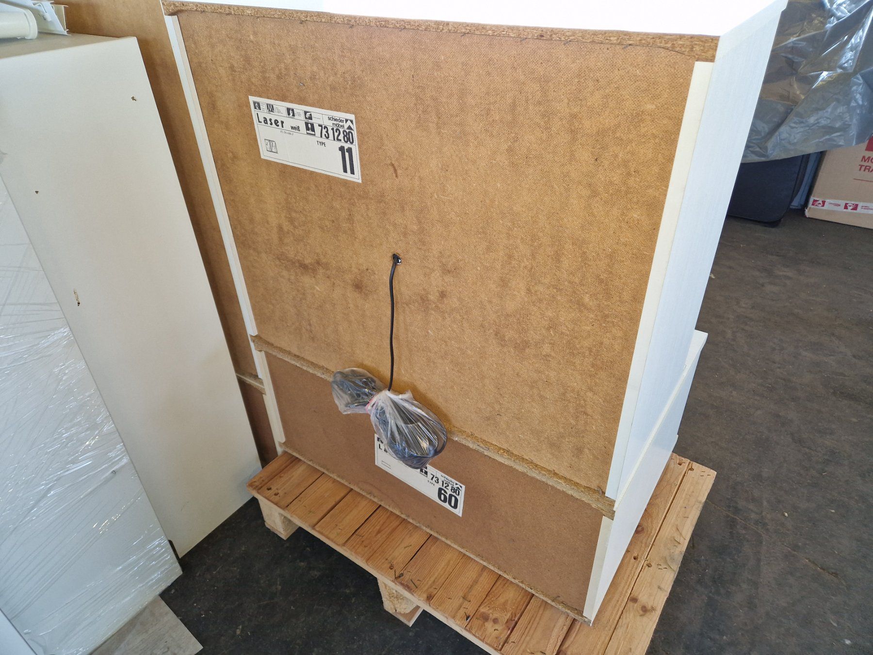 Regale: 2 Wohnwand Elemente , teilbar, Vitrinr mit Licht 160x150 – Gebraucht aus Wädenswil von verebe 4