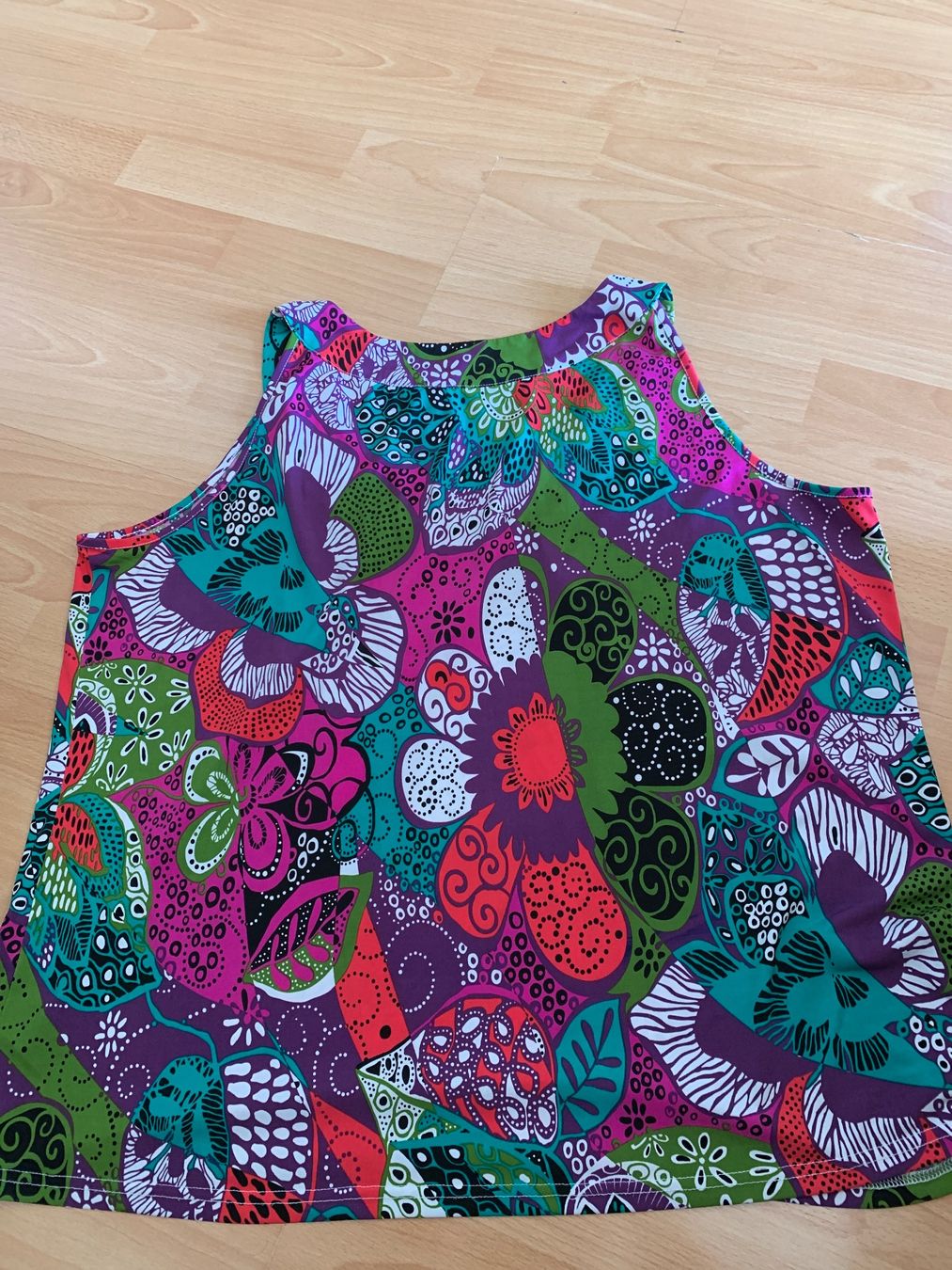 Top: Joli débardeur coloré taille 48-50 – Usato da MEYRIN venduto da Gwendo10 1