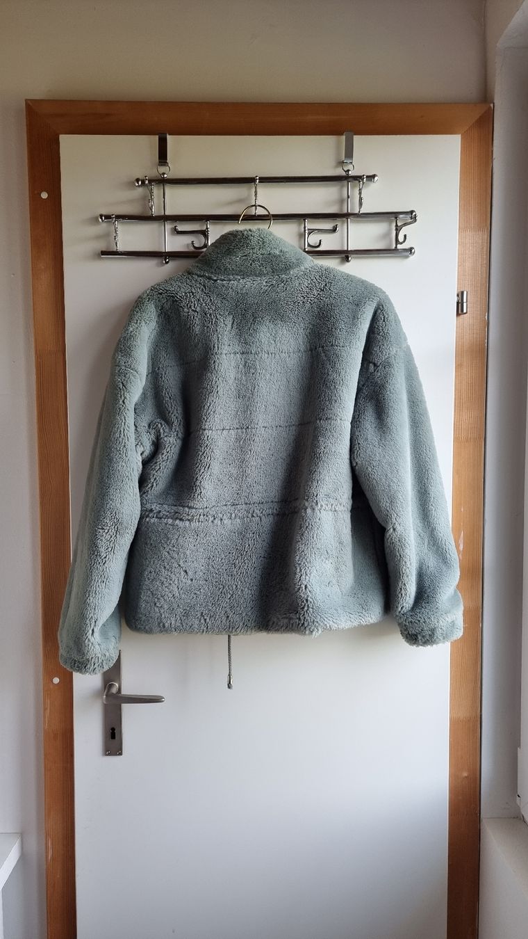 Jacken: Kuschelige Teddy Jacke, Gr. S/36 – Gebraucht aus Gontenschwil von shop2hand 1