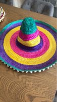 Sombrero bunt geflochten mit Bommeln einwandfrei
