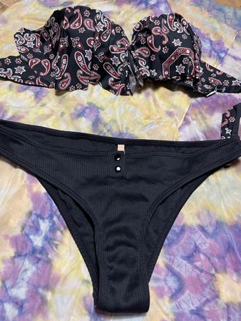Chic bikini costume da bagno con volane