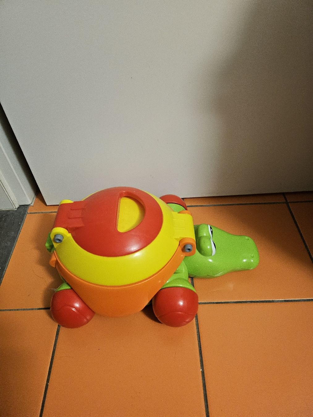 Jouets: jouet à pousser crocodile – D'occasion à Bulle par mat_vj57